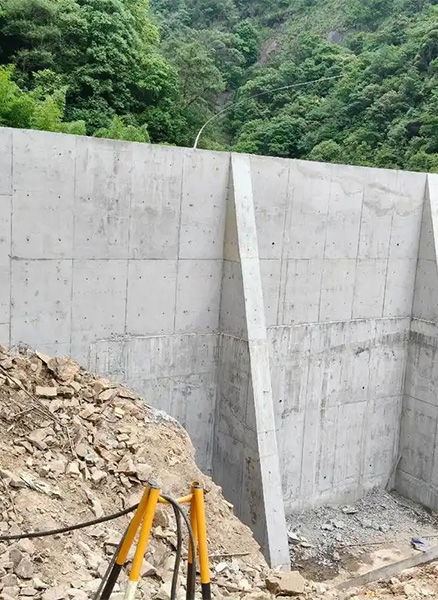 济南长清区重力式挡土墙